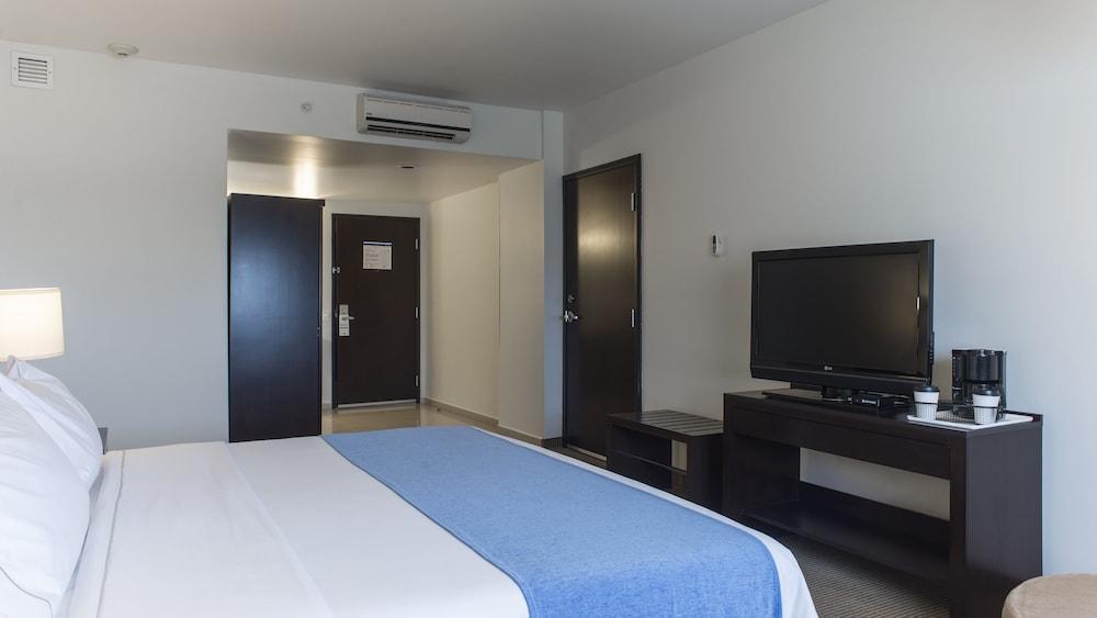 Holiday Inn Express Guadalajara Iteso, an IHG Hotel Zapopan Bagian luar foto