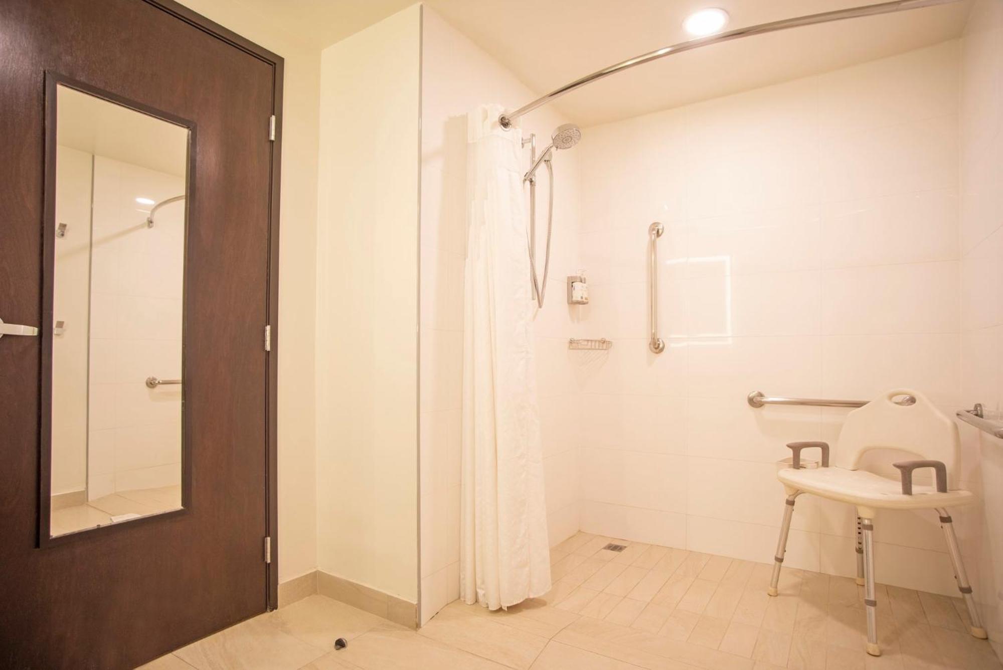 Holiday Inn Express Guadalajara Iteso, an IHG Hotel Zapopan Bagian luar foto