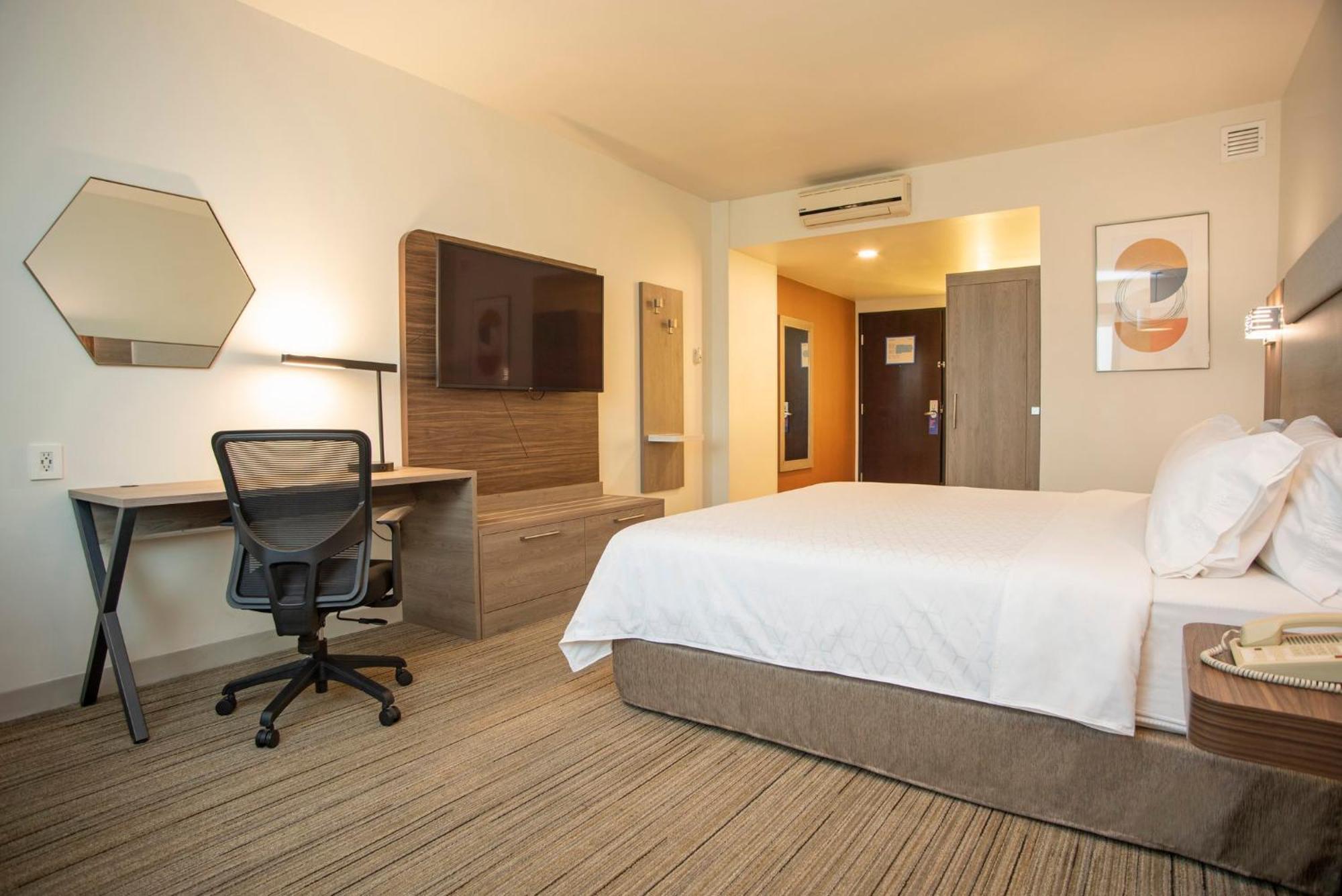 Holiday Inn Express Guadalajara Iteso, an IHG Hotel Zapopan Bagian luar foto