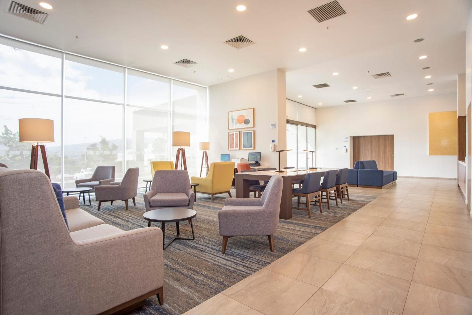 Holiday Inn Express Guadalajara Iteso, an IHG Hotel Zapopan Bagian luar foto
