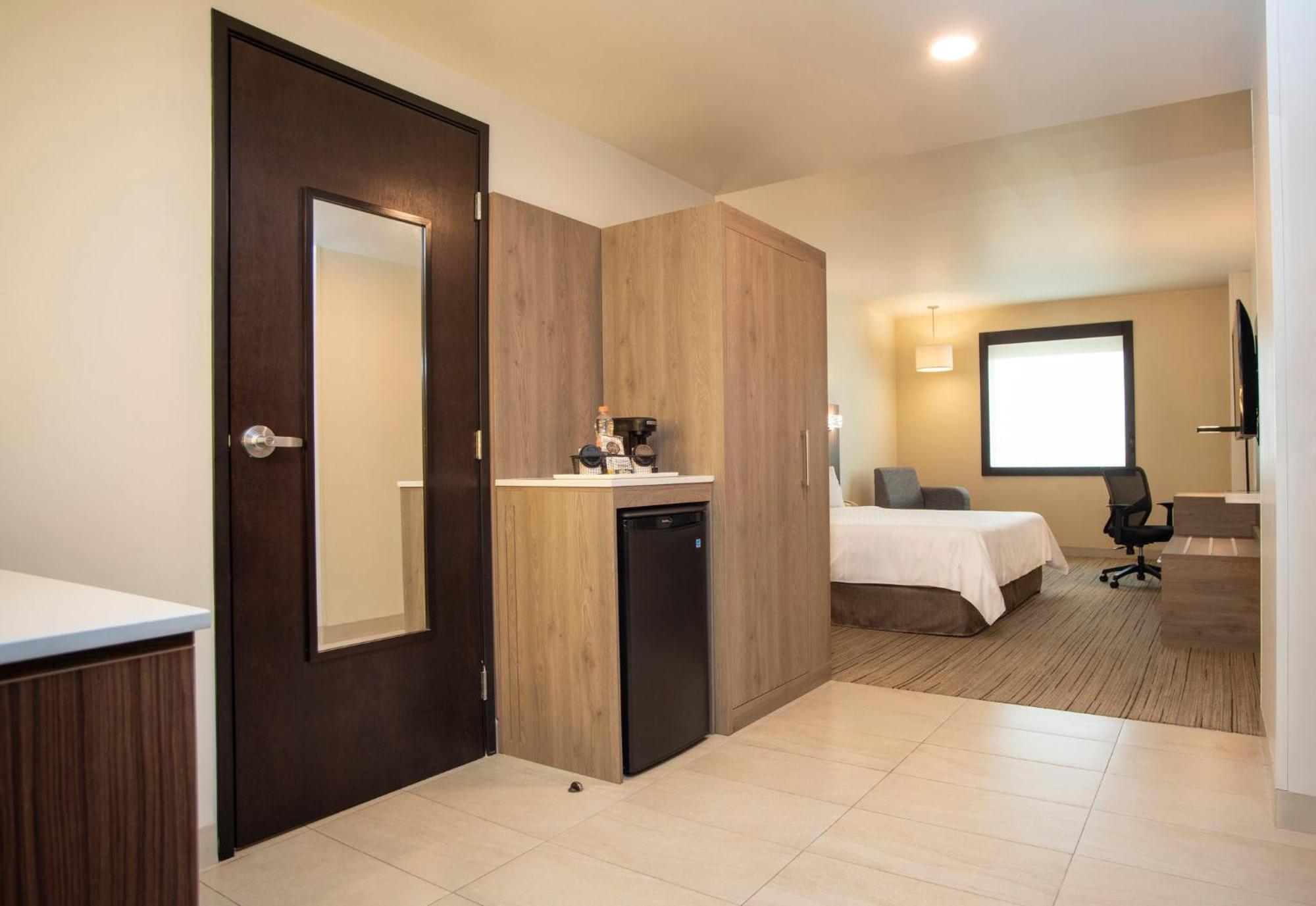 Holiday Inn Express Guadalajara Iteso, an IHG Hotel Zapopan Bagian luar foto