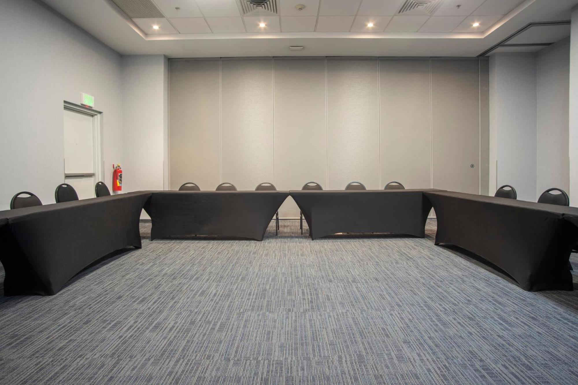 Holiday Inn Express Guadalajara Iteso, an IHG Hotel Zapopan Bagian luar foto