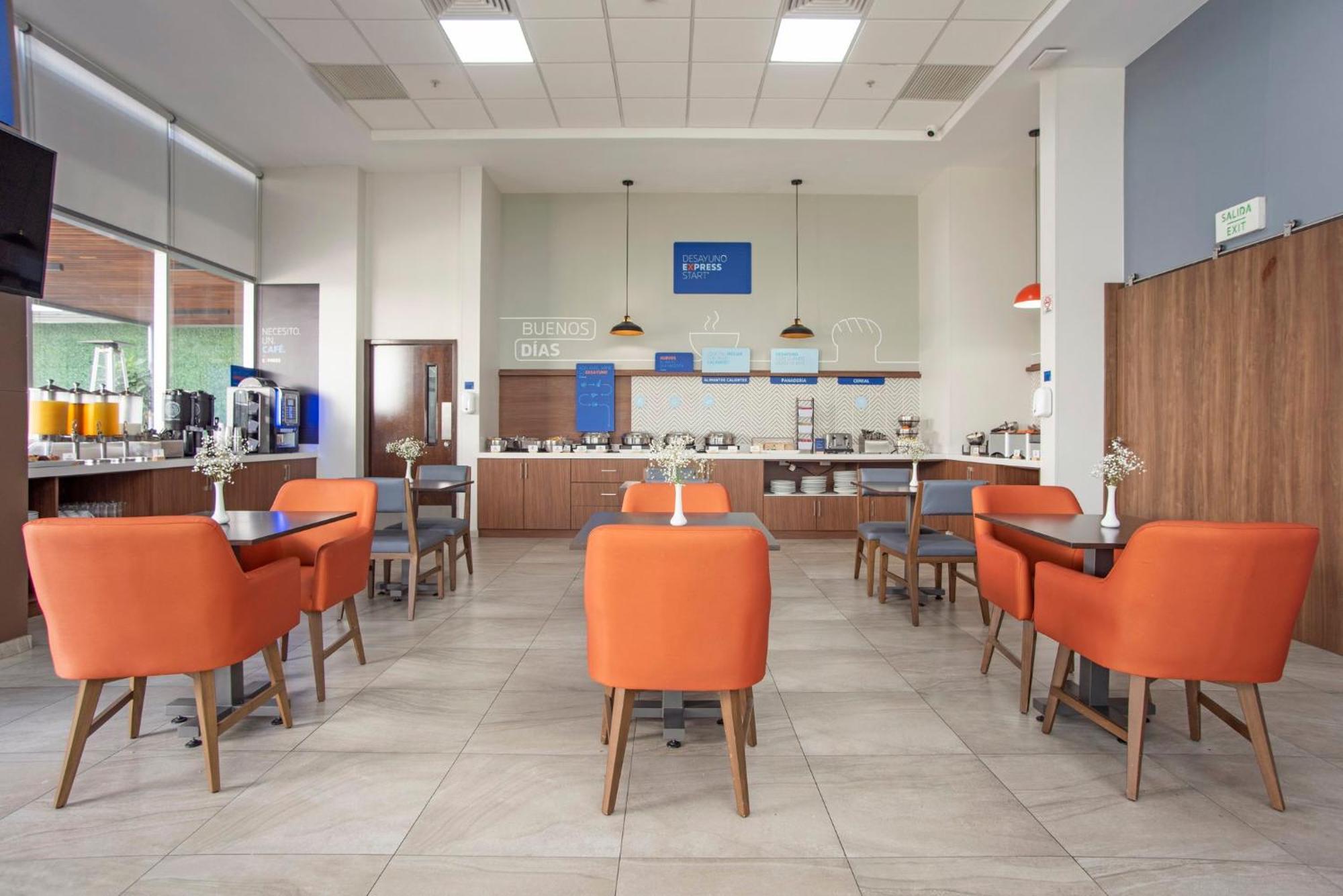 Holiday Inn Express Guadalajara Iteso, an IHG Hotel Zapopan Bagian luar foto
