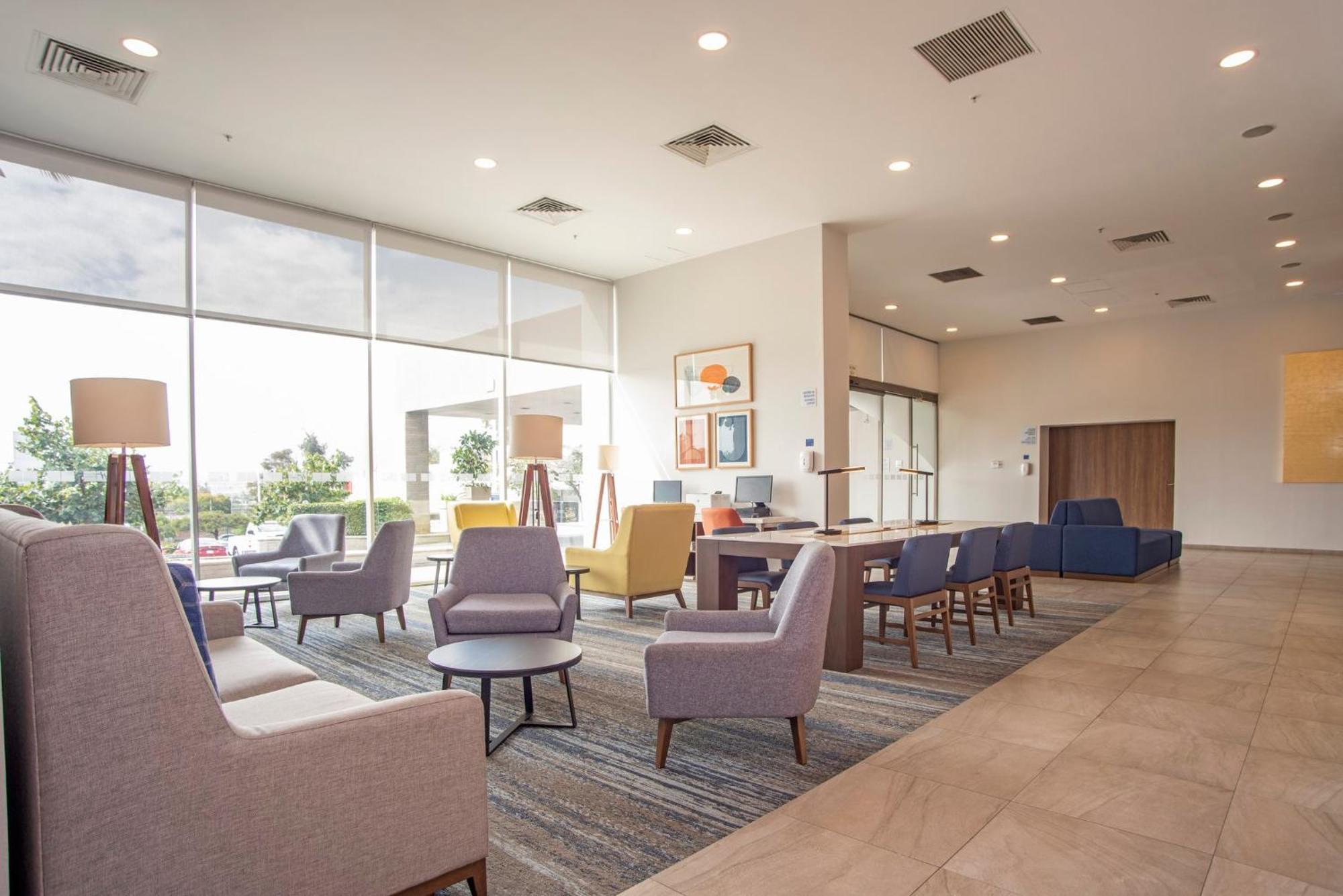 Holiday Inn Express Guadalajara Iteso, an IHG Hotel Zapopan Bagian luar foto