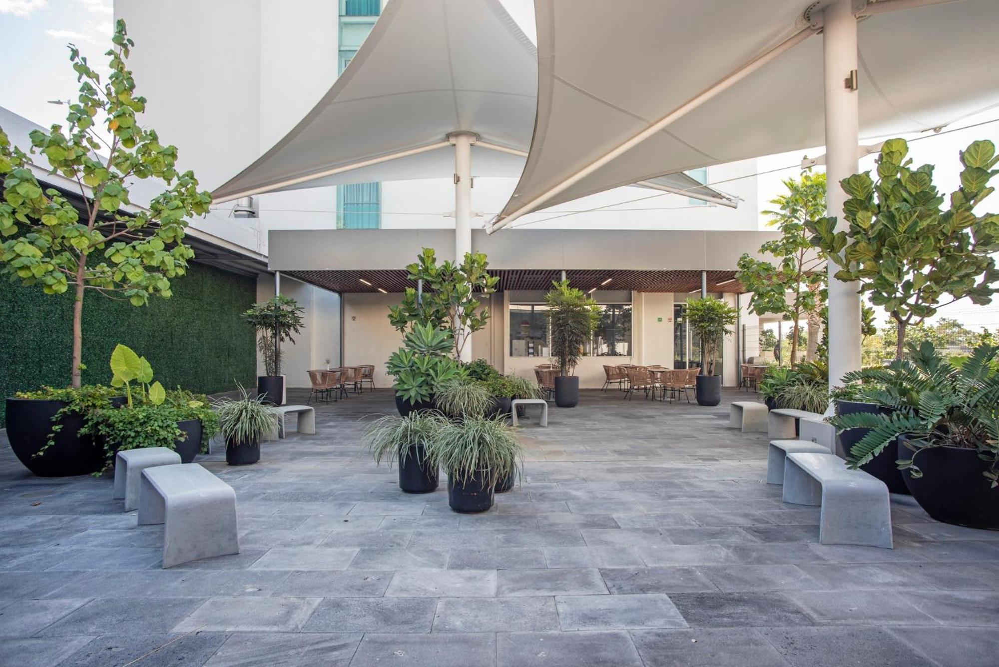 Holiday Inn Express Guadalajara Iteso, an IHG Hotel Zapopan Bagian luar foto