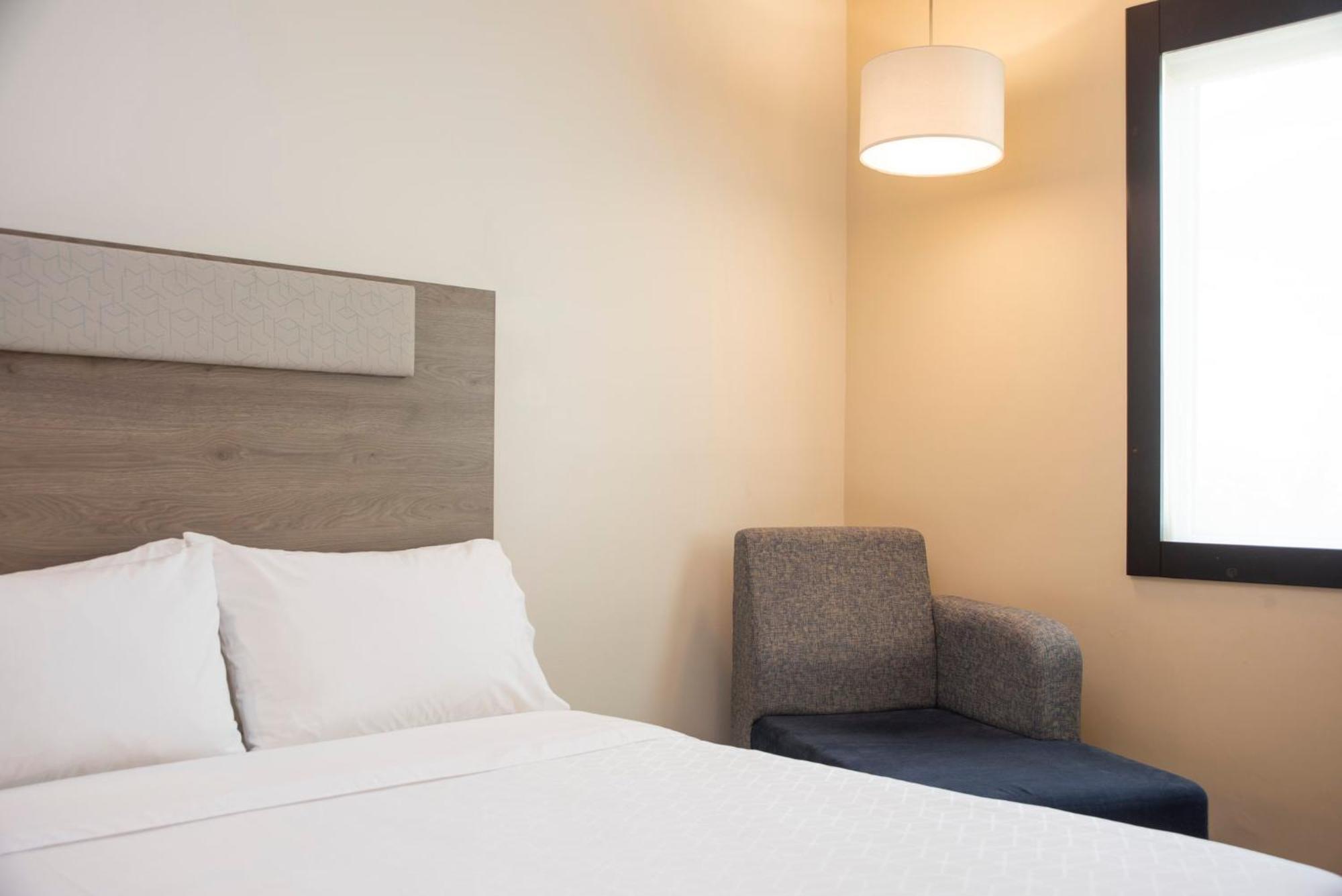 Holiday Inn Express Guadalajara Iteso, an IHG Hotel Zapopan Bagian luar foto