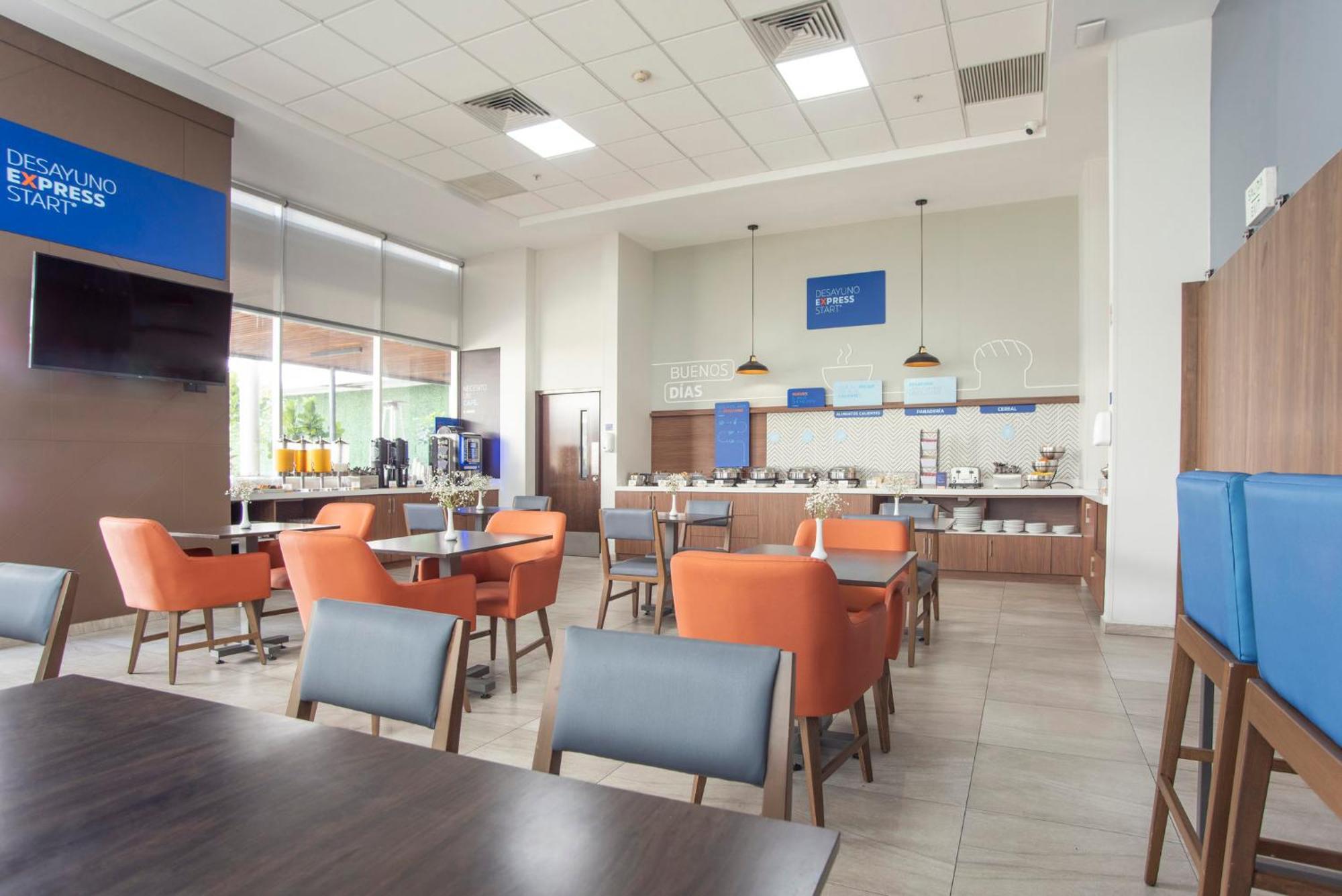 Holiday Inn Express Guadalajara Iteso, an IHG Hotel Zapopan Bagian luar foto