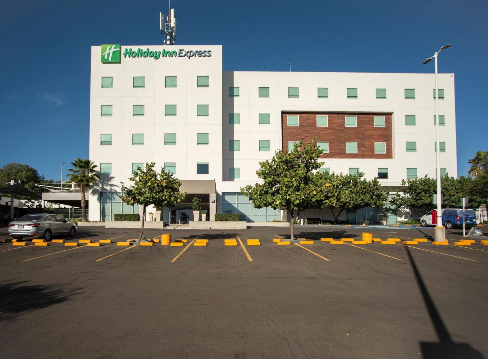 Holiday Inn Express Guadalajara Iteso, an IHG Hotel Bagian luar foto